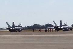 Trung Quốc phản ứng việc máy bay Mỹ hạ cánh xuống Đài Loan