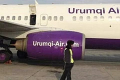 Hành khách Trung Quốc mở cửa thoát hiểm máy bay vì tưởng tay vịn