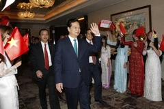 Quang cảnh lễ đón Thủ tướng Nguyễn Tấn Dũng tại Singapore. (Ảnh: Đức Tám/TTXVN)