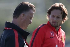 Louis van Gaal nhiều khả năng để Blind đá trung vệ ở mùa tới. (Nguồn: AP)