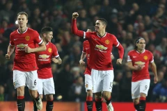 Chris Smalling bất ngờ tỏa sáng đưa Man United leo lên tốp 3