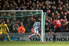 Cận cảnh Ander Herrera xoay người 180 độ lập siêu phẩm cho M.U