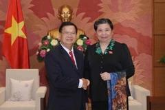 Phó Chủ tịch Thường trực Quốc hội Tòng Thị Phóng tiếp Phó Chủ tịch Quốc hội Lào Somphanh Phengkhammy. (Ảnh: Phương Hoa/TTXVN)