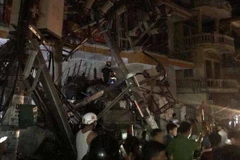 Xe trộn bêtông mất lái làm 2 người chết, toàn đảo Cát Bà mất điện