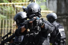 Cảnh sát Indonesia tham gia diễn tập chống khủng bố tại Denpasar, Bali. (Nguồn: AFP/TTXVN)