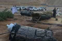 Các mảnh vỡ của tên lửa do nhóm phiến quân Houthi phóng bị đánh chặn tại Riyadh, Saudi Arabia ngày 11/4. (Nguoonf: Al Arabiya/TTXVN)