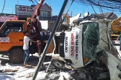 Hiện trường vụ tai nạn giao thông đặc biệt nghiêm trọng xảy ra trên Quốc lộ 20. (Ảnh: Chu Quốc Hùng/TTXVN)