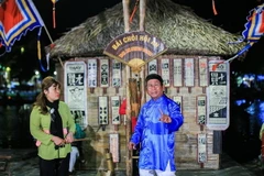 Biểu diễn bài Chòi ở phố cổ Hội An. (Ảnh: Trọng Đạt/TTXVN)