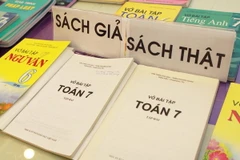 Sách giáo khoa của Bộ Giáo dục và Đào tạo bị làm giả rất nhiều. (Ảnh: Minh Tú/TTXVN)