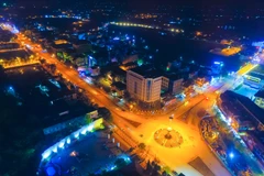 Thành phố Điện Biên Phủ lung linh về đêm. (Ảnh: Xuân Tư/TTXVN)