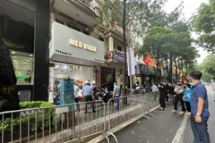 Công trình xây dựng nằm trong phạm vi giải phóng mặt bằng được tháo dỡ. (Ảnh: Mạnh Khánh/TTXVN)