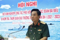 Trung tướng Nguyễn Doãn Anh, Ủy viên Ban Chấp hành Trung ương Đảng, Ủy viên Quân ủy Trung ương, Phó Tổng Tham mưu trưởng Quân đội Nhân dân Việt Nam phát biểu chỉ đạo tại hội nghị. (Ảnh: TTXVN phát)