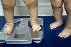 Trẻ dễ béo phì nếu sử dụng thuốc kháng sinh trước hai tuổi