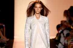 BCBG Max Azria mang sắc màu pastel tới Tuần lễ thời trang New York