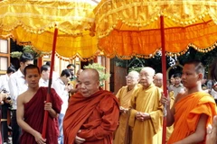 Thăm và chúc mừng đồng bào Khmer nhân dịp lễ Sen Dolta