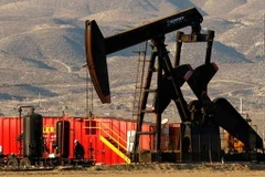 Giá dầu Brent giảm về gần sát ngưỡng 100 USD mỗi thùng