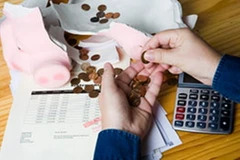 Canada nằm trong 10 nước giàu nhất thế giới nhưng bất ổn về nợ