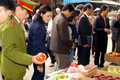 "Chưa vội kết luận trái cây giữ lâu là do chất bảo quản độc hại"