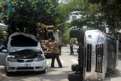 TP.HCM: Xe ôtô 7 chỗ mất lái gây ra tai nạn liên hoàn
