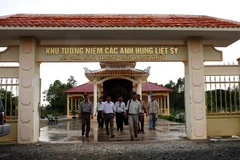 Khu tưởng niệm các anh hùng liệt sỹ Long Khốt. (Ảnh: Trọng Đức/TTXVN)