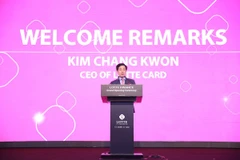 Ông Kim Chang Kwon, Tổng Giám đốc LOTTE Card, công ty mẹ của LOTTE Finance phát biểu tại buổi ra mắt ngày 25/6. (Ảnh: CTV/Vietnam+)