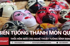 Người "hô biến" những chiếc mặt nạ Tuồng ở Bình Định thành món quà văn hóa