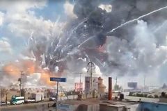 Hiện trường vụ nổ pháo hoa. (Nguồn: YouTube)