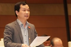 Đại biểu Quốc hội tỉnh Vĩnh Long Phạm Tất Thắng phát biểu ý kiến trên hội trường. (Ảnh: Phương Hoa/TTXVN)