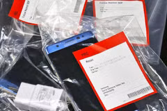 Sản phẩm Note 7 bị thu hồi được đóng gói trong các tui nilon chờ xử lý.