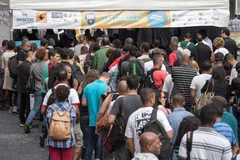 Xếp hàng tìm việc làm ở Brazil. (Nguồn: Wall Street Journal)