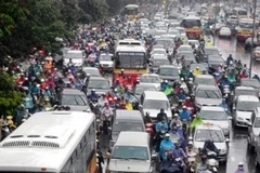  Nhiều tuyến đường rơi vào cảnh ùn tắc do sự lộn xộn của các phương tiện giao thông. (Ảnh: Mạnh Hùng/Vietnam+)