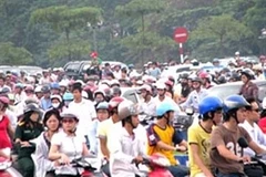 Phương tiện giao thông cá nhân đường bộ sẽ bị hạn chế bằng cách thu phí tăng 5% mỗi năm. (Ảnh: Hồng Kiều/Vietnam+)