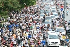 Người lưu hành phương tiện sẽ phải đóng phí để đầu tư cơ sở hạ tầng giao thông. (Ảnh: Việt Hùng/Vietnam+)