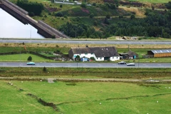 Trang trại đặc biệt nằm giữa đường cao tốc ở nước Anh