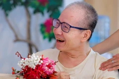 Mùa Vu Lan: Ecopark tặng hàng nghìn bông hoa cho những người đặc biệt