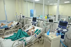 Khoa Hồi sức tích cực (Bệnh viện Bệnh Nhiệt đới Trung ương) hiện đang điều trị cho khoảng 30 bệnh nhân COVID-19 nặng. (Ảnh: Minh Quyết/TTXVN)