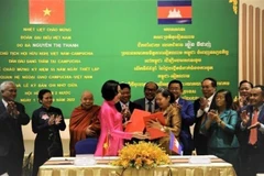 Ký biên bản thỏa thuận hợp tác giữa hai tổ chức Hội giai đoạn 2022-2027. (Ảnh: Huỳnh Thảo/TTXVN)