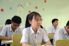 Em Đoàn Nữ Ngọc Linh trong giờ học. (Ảnh: Quang Thái/TTXVN) 
