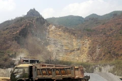 Hiện trường công trường khai thác đá không phép. (Ảnh: Hưng Thịnh/Vietnam+)