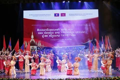 Chương trình văn nghệ chào mừng tại Lễ khai mạc. (Ảnh: Văn Điệp/TTXVN)