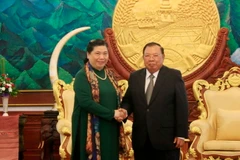 Tổng Bí thư, Chủ tịch nước Lào Bounnhang Volachith tiếp đồng chí Tòng Thị Phóng, Ủy viên Bộ Chính trị, Phó Chủ tịch Thường trực Quốc hội. (Ảnh: Phạm Kiên/Vietnam+)