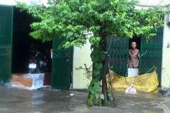 Mưa lớn gây ngập sâu tại khu vực Minh Khai. (Ảnh: Cương Quyết/TTXVN)