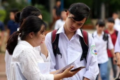 Thí sinh sau khi hoàn thành môn thi cuối cùng tại điểm thi Trường THPT thành phố Điện Biên Phủ, tỉnh Điện Biên. (Ảnh: Phan Tuấn Anh/TTXVN)