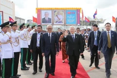 Lễ tiễn Tổng Bí thư Nguyễn Phú Trọng tại sân bay Quốc tế Pochentong ở Thủ đô Phnom Penh. (Ảnh Trí Dũng/TTXVN)