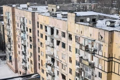 Một tòa nhà bị phá hủy trong vụ pháo kích của quân đội Ukraine vào thành phố Avdiivka, miền Đông Ukraine ngày 3/2. (Nguồn: EPA/ TTXVN)