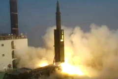 Tên lửa Hyunmoo-2 rời bệ phóng ở Anheung, Hàn Quốc ngày 23/6. (Nguồn: EPA/TTXVN)