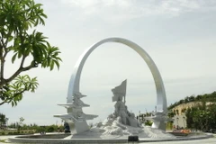 Tượng đài 'Những người nằm lại phía chân trời'. (Ảnh: Nguyên Lý/Vietnam+)