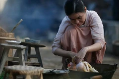 Nhiều ý kiến phản đối việc êkíp làm phim “Vợ ba” để nữ diễn viên 13 tuổi đóng trực tiếp những cảnh nhạy cảm. (Ảnh: Đoàn làm phim)