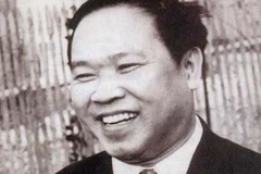 Giáo sư Hà Minh Đức nhấn mạnh: “Cù Huy Cận không chỉ là một nhà thơ. Ông là một nhà văn hóa, nhà hoạt động chính trị-xã hội với những dấu ấn quan trọng."