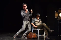 Những công thức quen thuộc của kịch truyền thống được "làm mờ" trong "Cậu Vanya." (Ảnh: Thế Toàn)